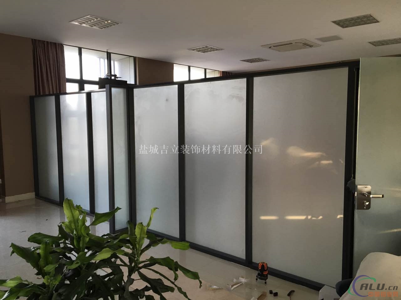 无锡成批出售办公室玻璃隔断型材的厂家