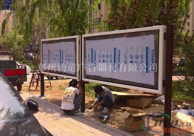 学校挂墙报栏设计防雨水报栏