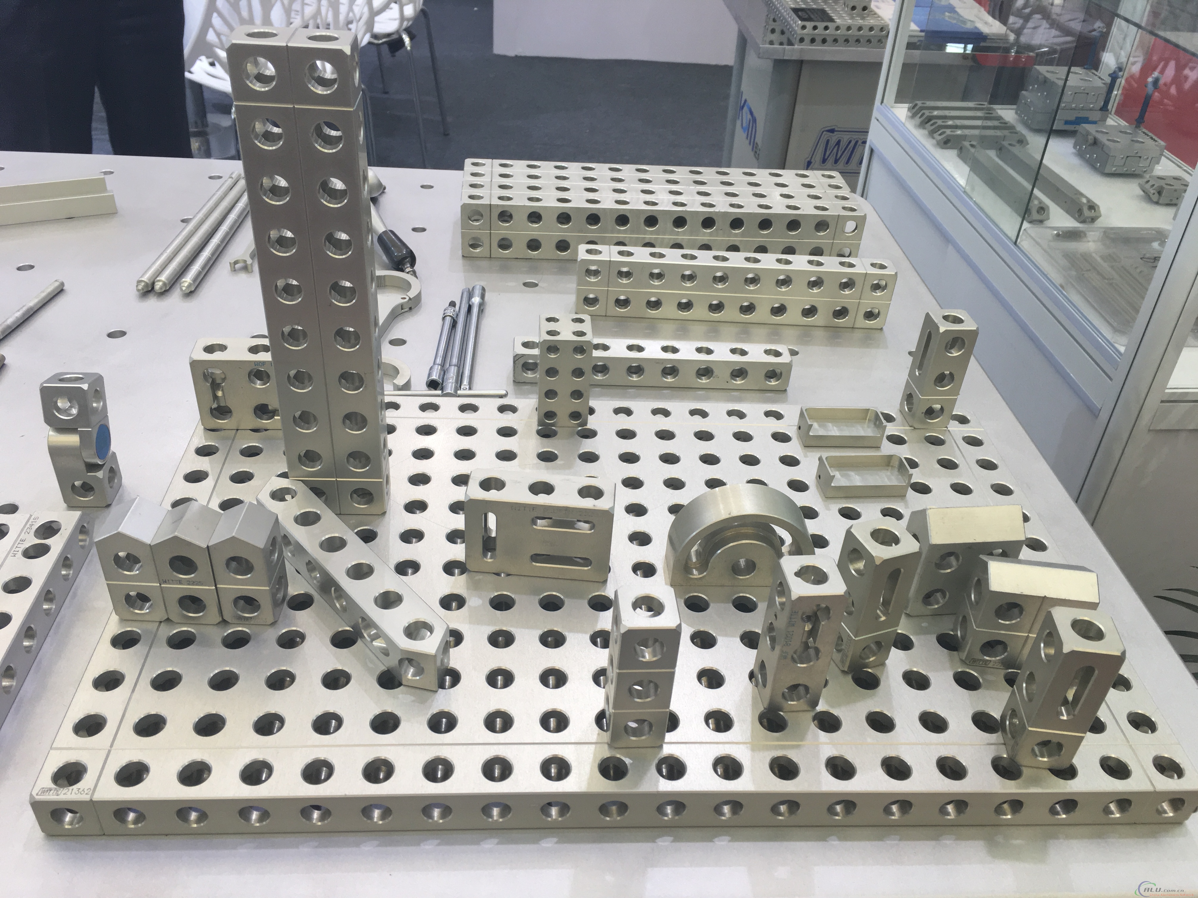 Punching and Drilling Aluminum Extrusion with Deep Processing