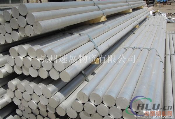 杭州速展物资:答:热处理技术卓越,产品在300mm厚度(或直径)以下,强度、硬度可保持一致;在 400 工作环境中不会产生永久变形。 2.我们的产品在制造过程中有折弯工序,要求铝件的折弯处无裂缝或细纹。 杭州速展物资:答:板材全部通过半导弯曲检验,弯曲 180 度不会产生开裂现象。 3.