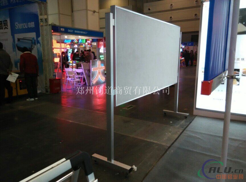 移动报栏成批出售