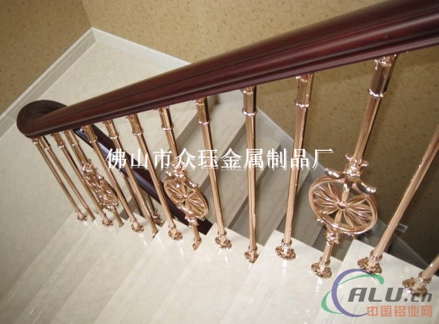 铝艺玫瑰金镂空楼梯护栏别墅花格板楼梯护栏
