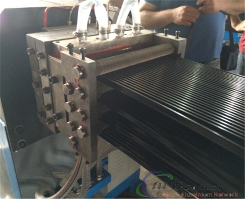 PA66 thermal strip extrusion machine