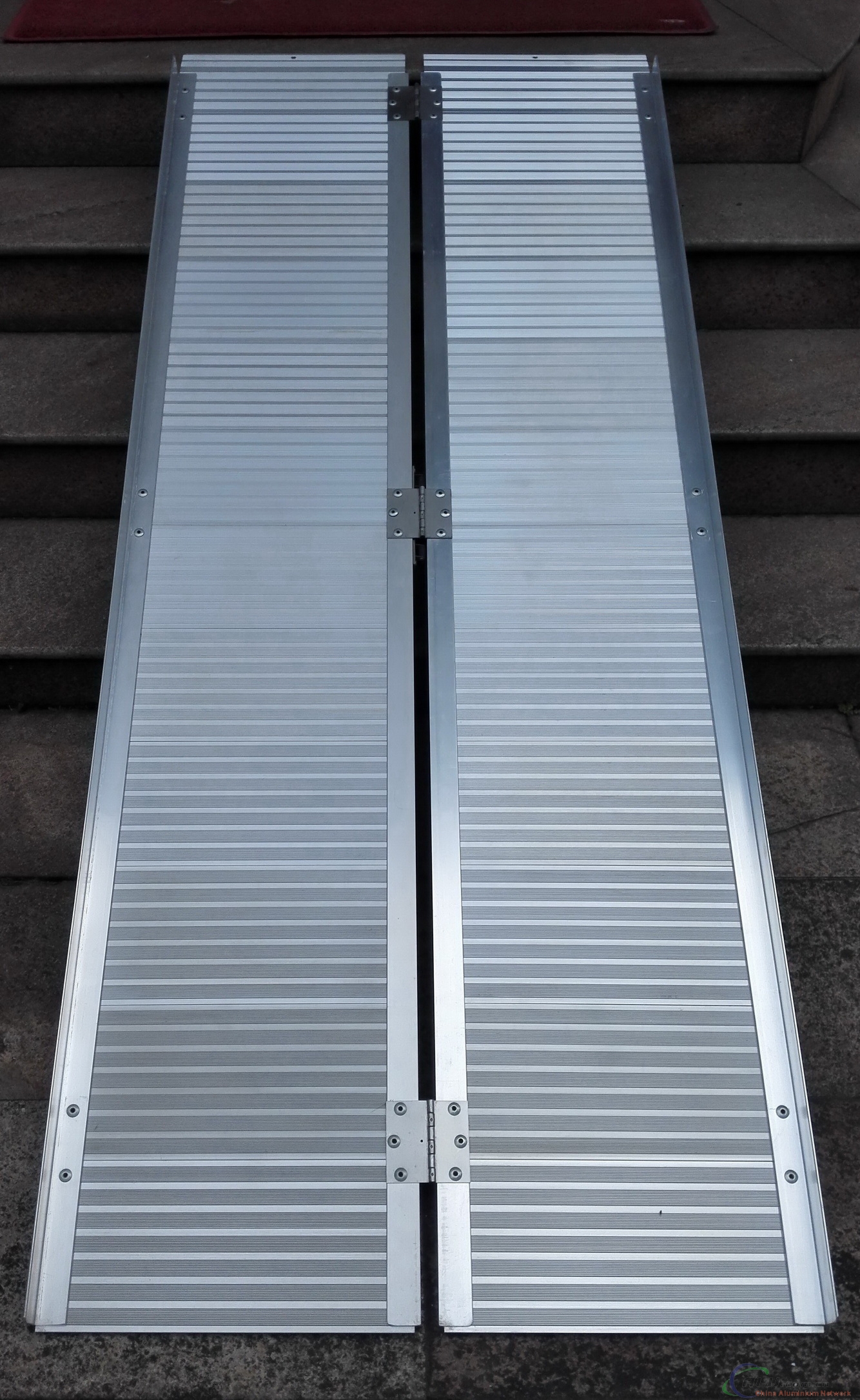 Aluminium wheel chair ramp
