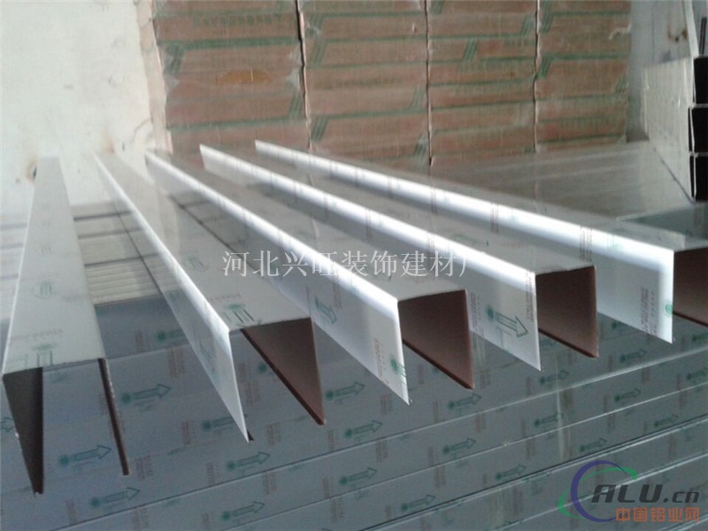 铝方通规格 木纹铝方通厂家定制