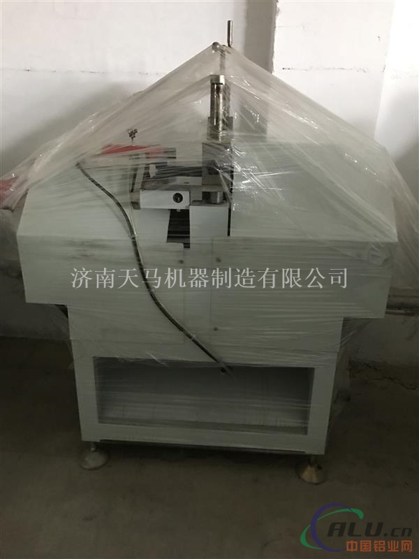 塑钢门窗V口锯细节图