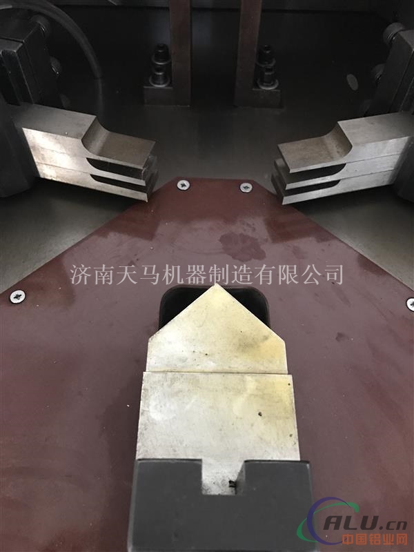 重型门组角机生产厂家