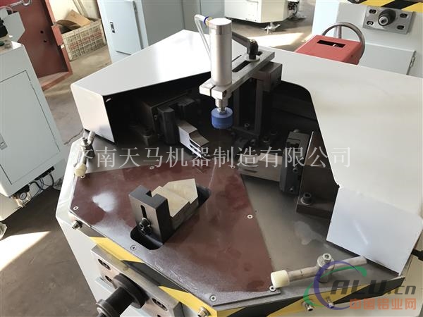 厂家直销平开窗加工设备价格