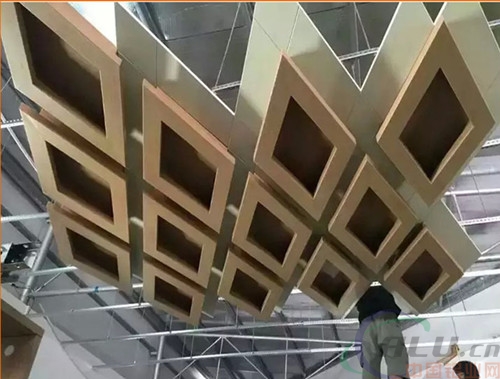 冲孔幕墙铝单板-造型扭曲铝单板