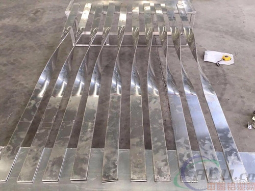 冲孔幕墙铝单板-造型扭曲铝单板