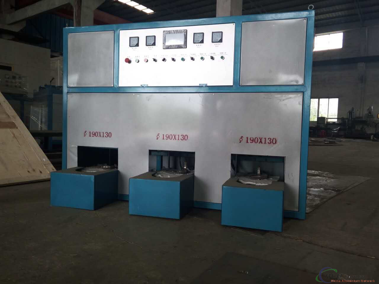 Extrusion press mould heating oven