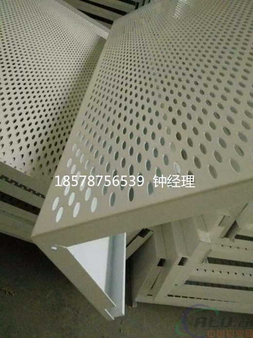 启辰4s店金属吊顶装饰材料镀锌钢板天花