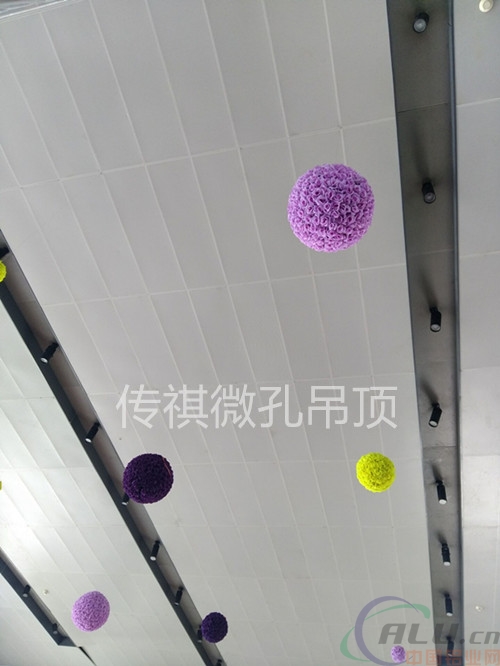 广汽传祺外墙装饰板白色微孔勾搭式天花板