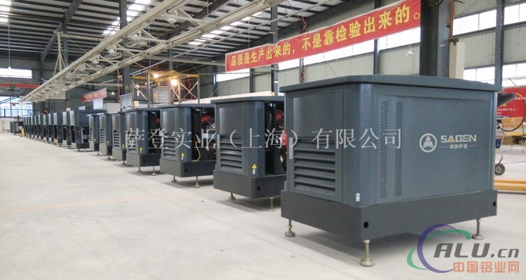 供应萨登15KW静音汽油发电机参数 汽油发电机的保养使用及维修方法 汽油发电机维修方法 汽油发电机有很多的优点,但是也会出故障,不少人都会问汽油发电机出了故障怎么办,汽油发电机维修方法是什么。 一、清洁滤芯,进行清扫时,轻轻地敲打滤芯以除去泥沙并用空气压缩机喷头把尘土吹掉。不可使用油。每50小时就要清扫或替换滤芯一次。每200小时或每年要替换滤芯一次。 二、清扫和调整火花塞 (a)拔下火花塞帽。 (b)使用配送的火花塞专用扳手和柄,以逆时针方向转动,直至将火花塞卸下来为止。 (c)清扫火花塞安装孔的四周。