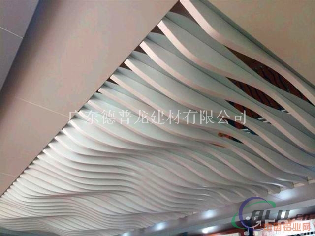 供应铝方通吊顶 木纹U型铝方通吊顶