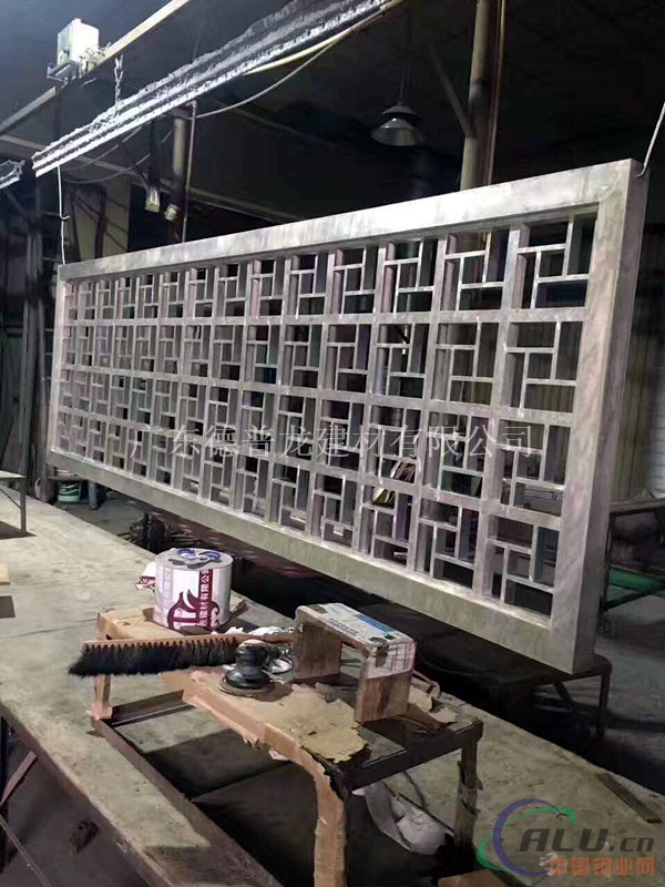 铝合金铝窗花木纹型材烧焊铝屏风定制加工厂