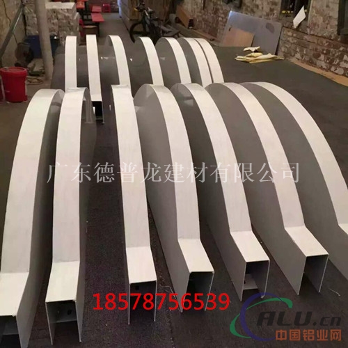 广东木纹弧形造型铝方通厂家