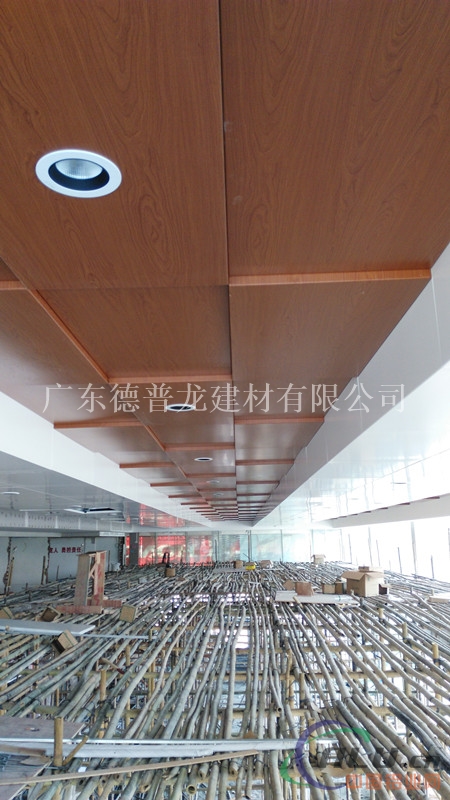 广汽4S店展厅吊顶金铝单板 勾搭式铝材