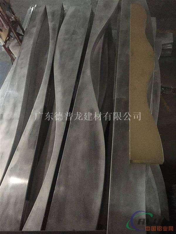 弧形铝方通 广东弧形铝方通厂家