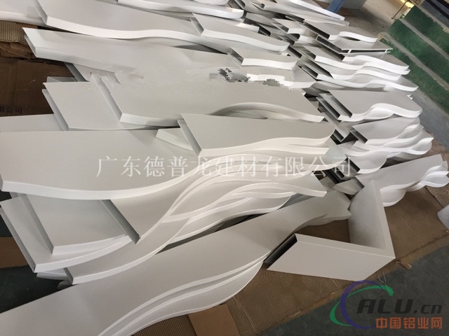 弧形木纹铝方通 湖南弧形铝方通生产厂家
