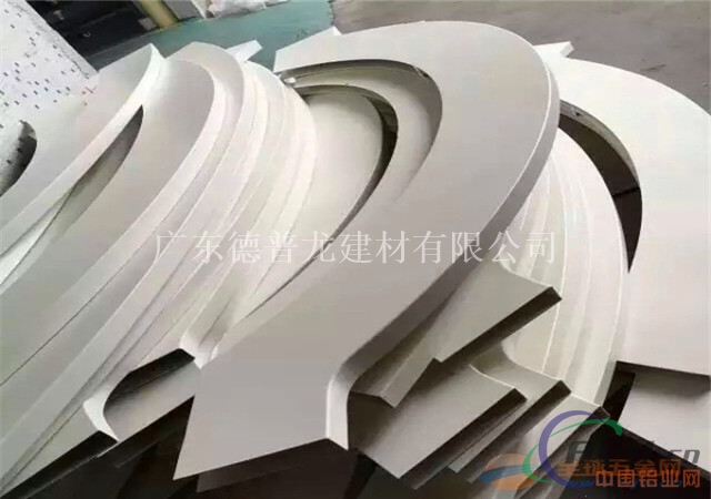 弧形木纹铝方通 广东弧形木纹铝方通厂家
