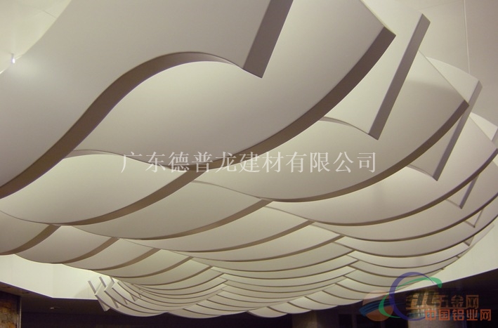 弧形木纹铝方通 广东弧形木纹铝方通厂家