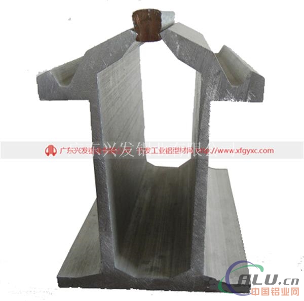 广东兴发铝业导电导轨铝型材