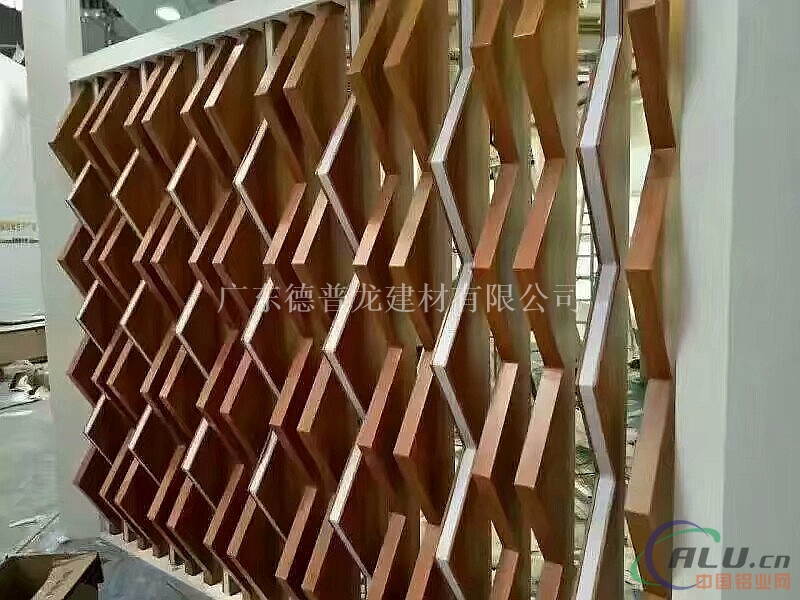 造型铝单板异形铝板弧形铝方通吊顶工厂经销