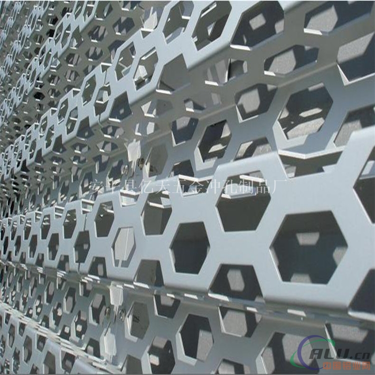 外墙装饰铝板网-奥迪外墙冲孔网惊艳的造型
