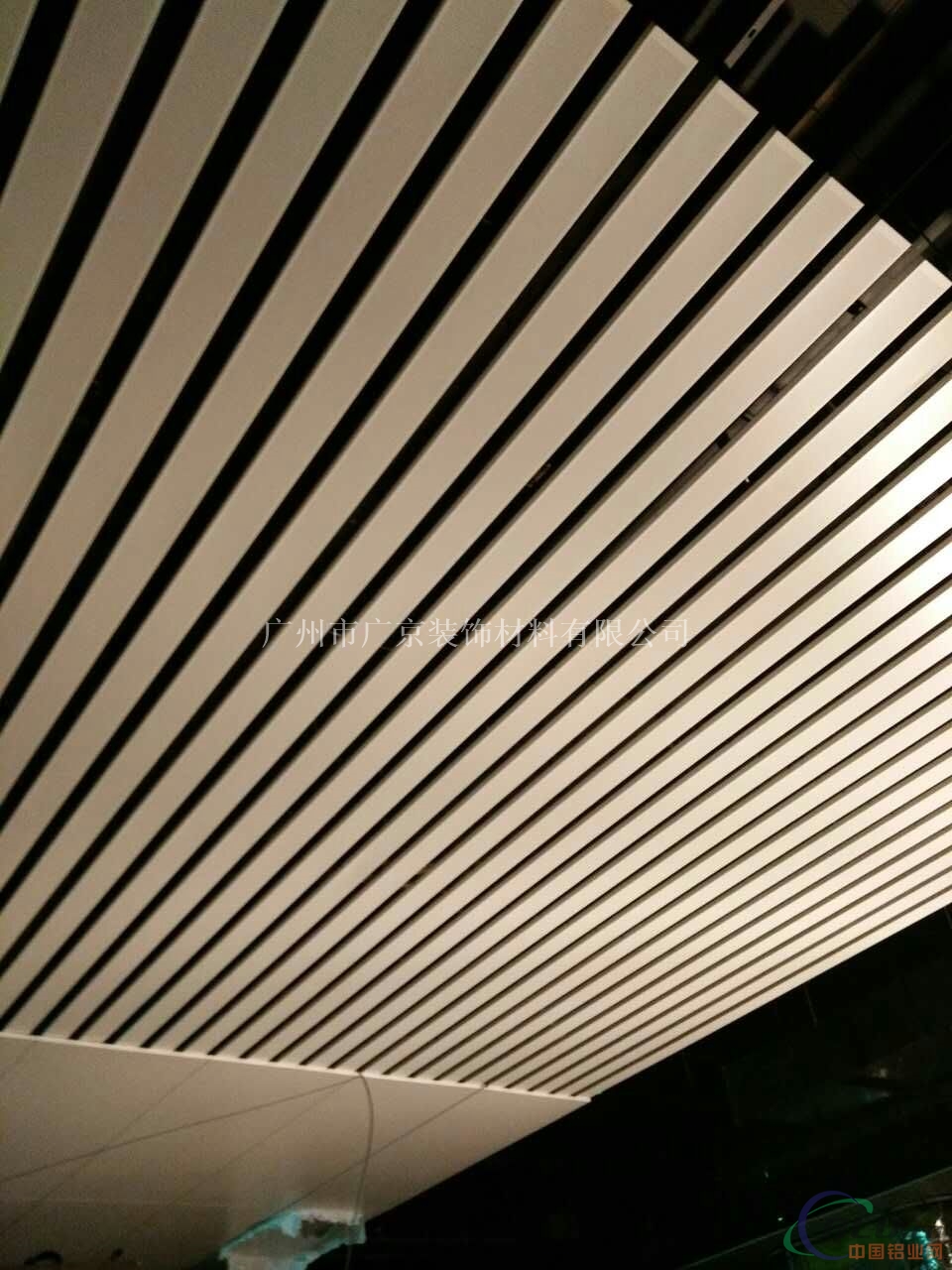 质优价廉造型百变的铝方通木纹铝方通成批出售