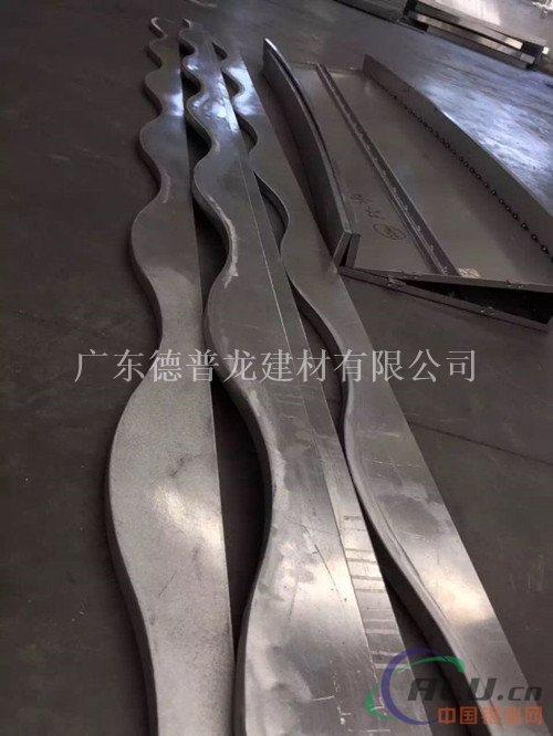 弧形铝方通-弧形铝方通吊顶-铝板造型方通