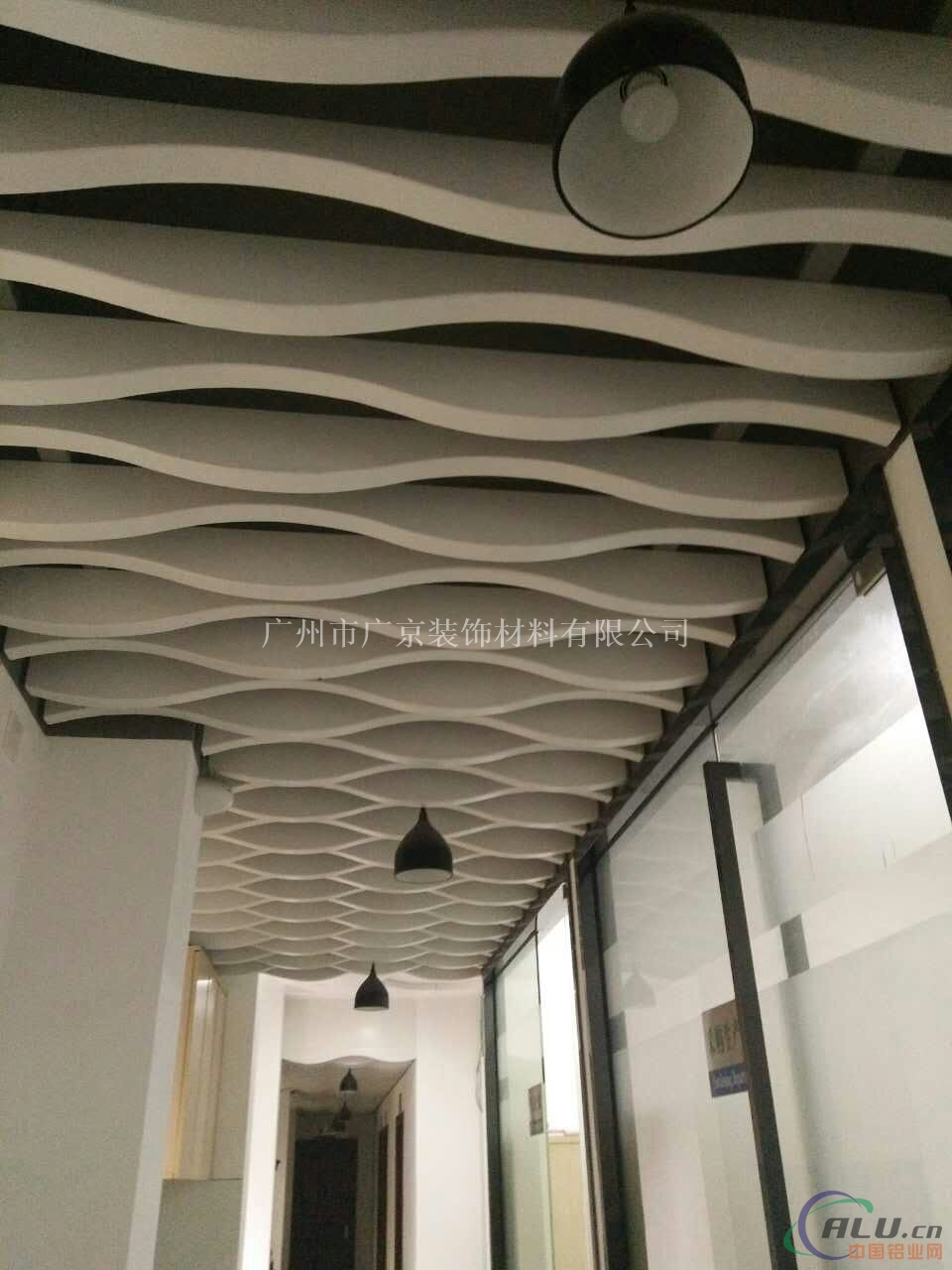 厂家供应型材铝方通木纹铝方通美观独特便宜