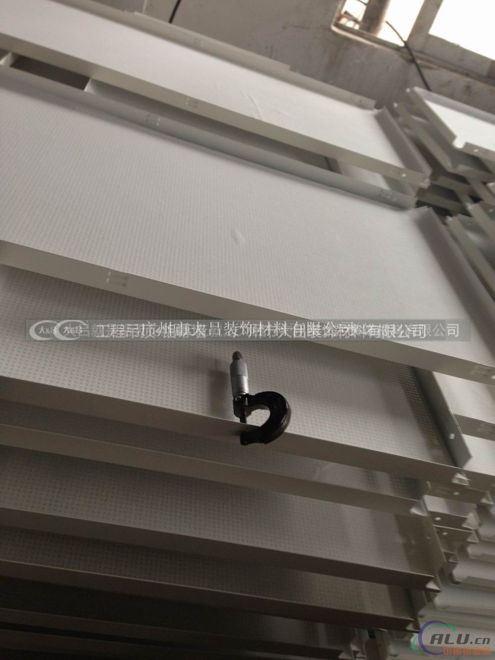大吕DV-116汽车店4S天花专项使用高边铝扣板