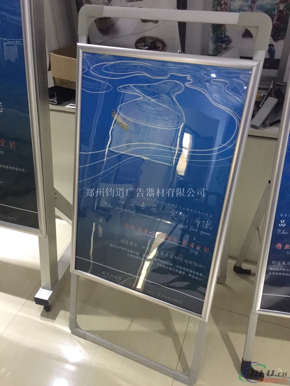 量大从优海报架 单面提手的 