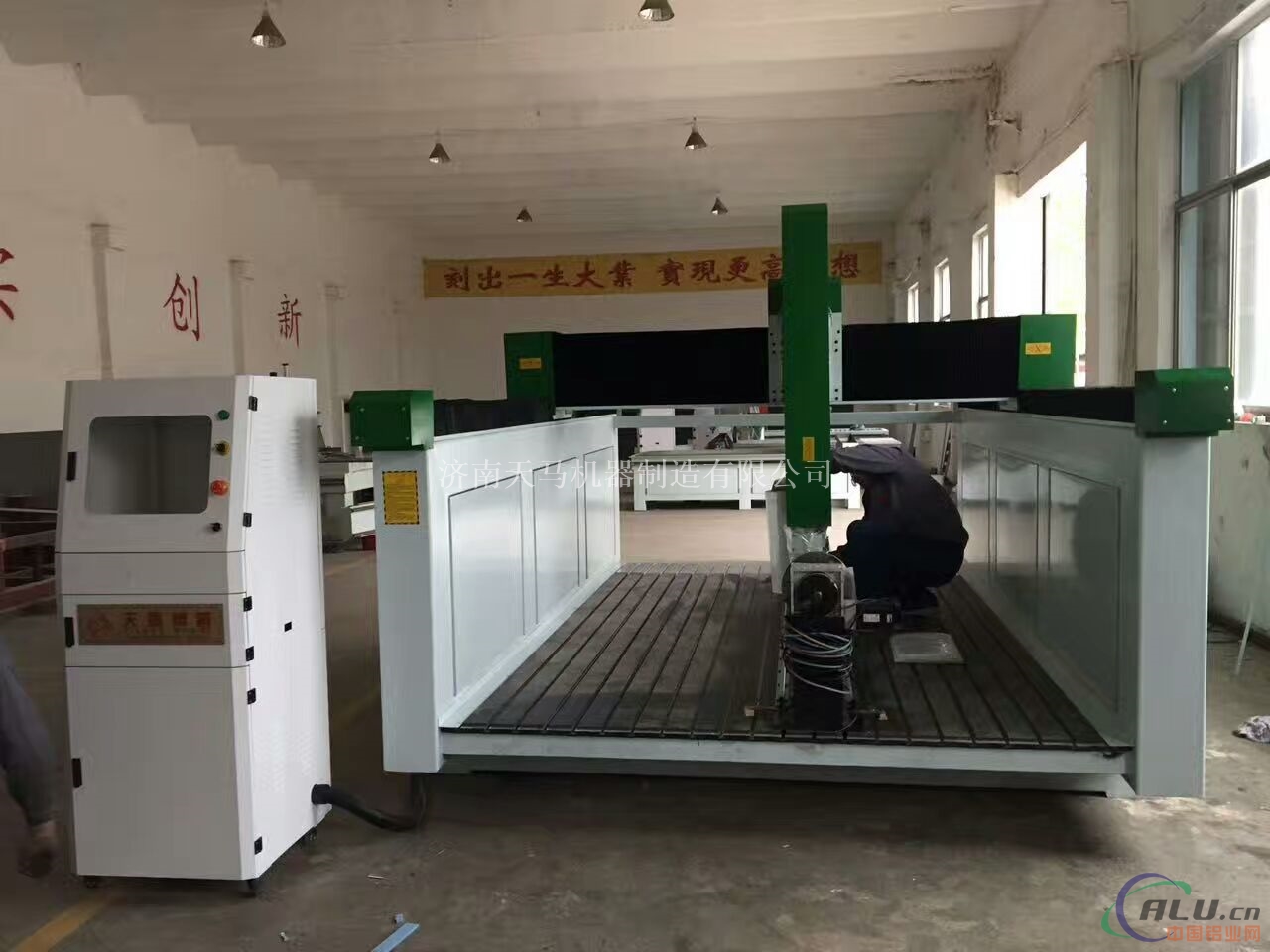 大型2030泡沫雕刻机多少钱一台