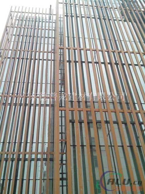 墙身立柱木纹铝方管-造型组装铝方通