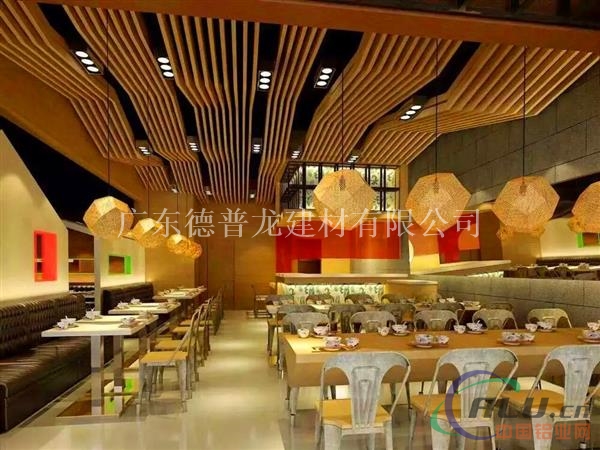 木纹造型铝方通 木纹弧形铝方通厂家