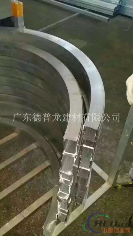 造型铝方通吊顶-广东造型铝方通吊顶厂家
