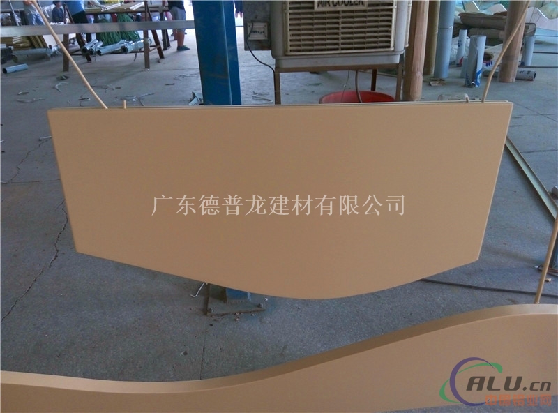 木纹造型铝方通 弧形铝方通厂家