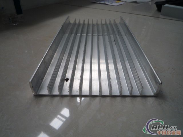 供应铝合金挤压型材 散热器铝型材