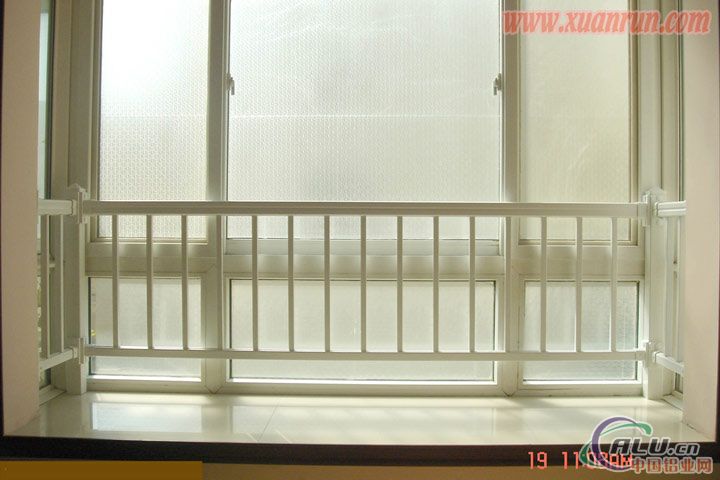 彩色铝合金护窗栏杆