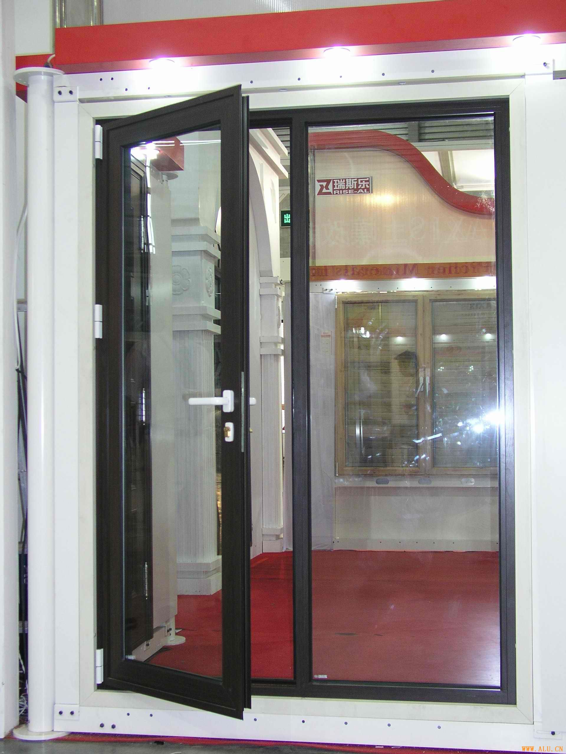 Aluminium Swing Door 