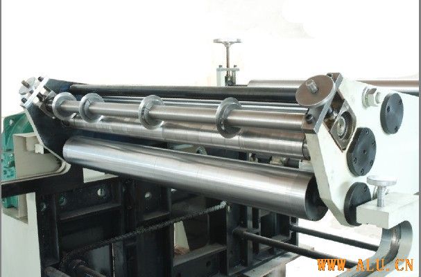 Aluminum Foil Cutting Machine