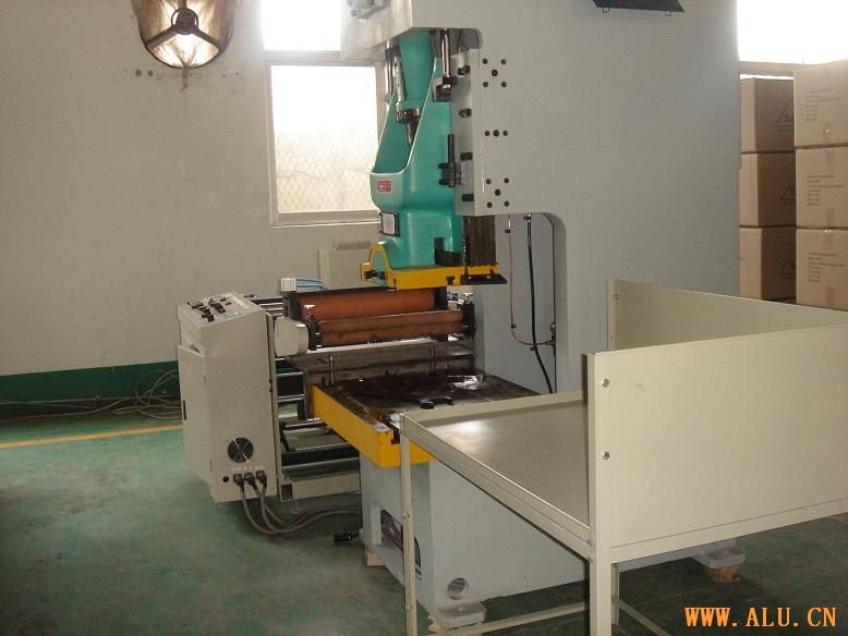 Aluminum foil container making machine