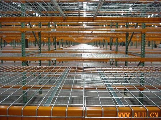 Wire mesh shelving