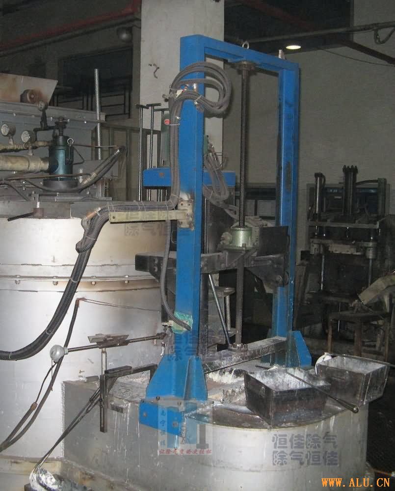 On-furnace degasser
