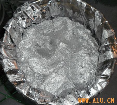 Non-leafing aluminum paste