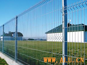wire mesh fence