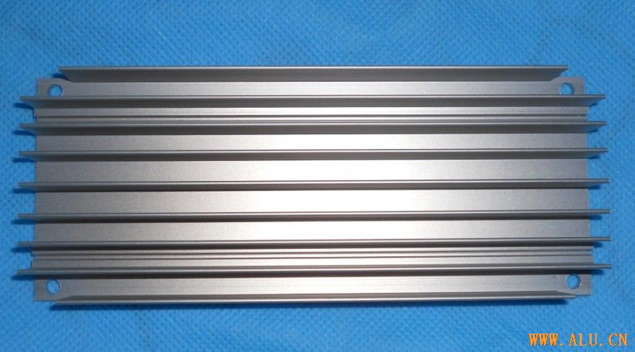 Aluminum heatsink extrusion for LED lights