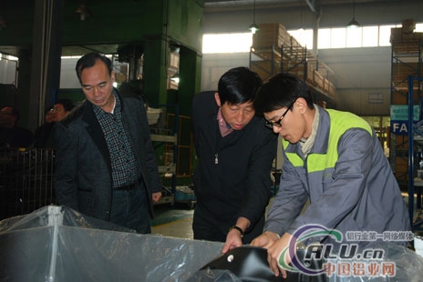 云南省红河州人民政府考察团考察西彭铝产业区